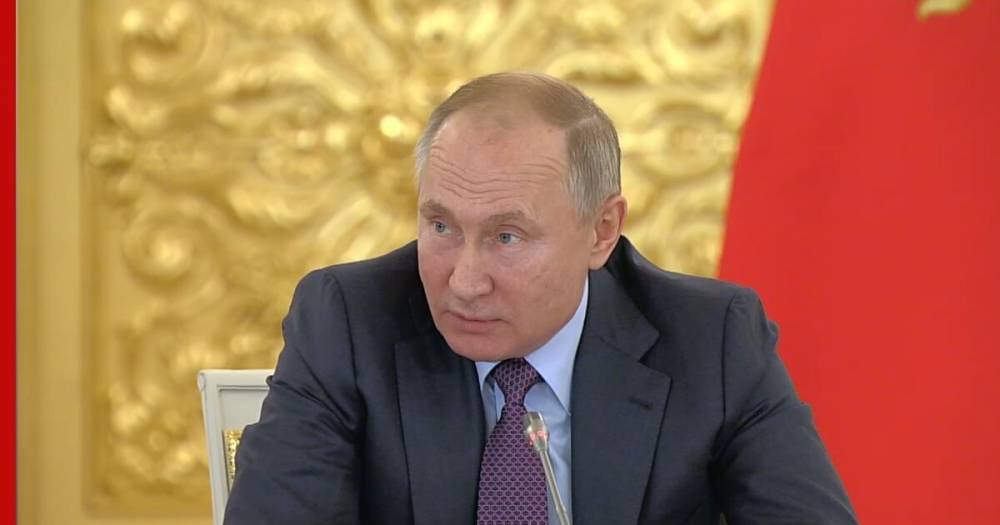 Путин поручил определить перечень пострадавших от COVID-19 отраслей