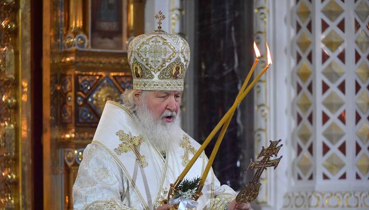 Патриарх Кирилл призвал пока не ходить в храмы