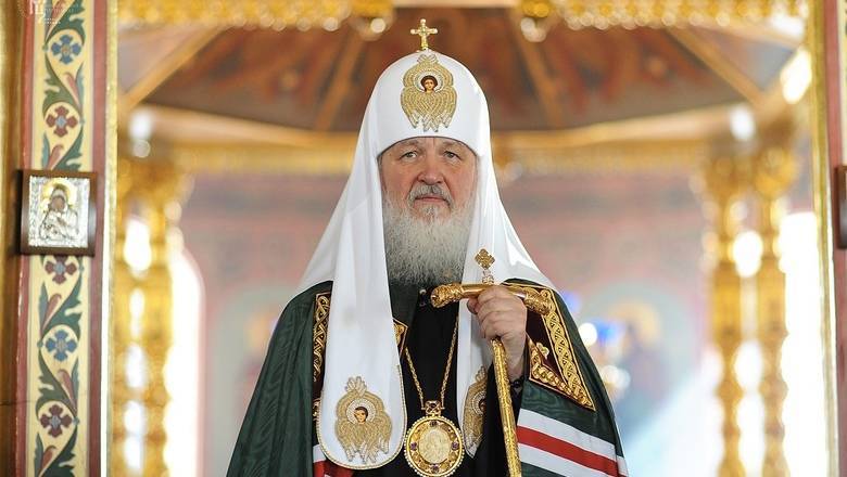 Патриарх Кирилл порекомендавал верующим не ходить в храмы и молиться дома