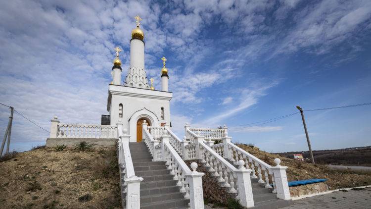 Патриарх Кирилл призвал православных не посещать храмы