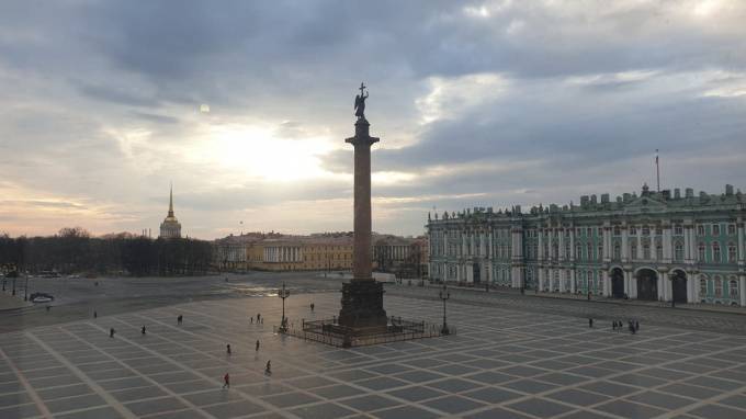 Появилась возможность посетить Дворцовую площадь и Зимний дворец онлайн