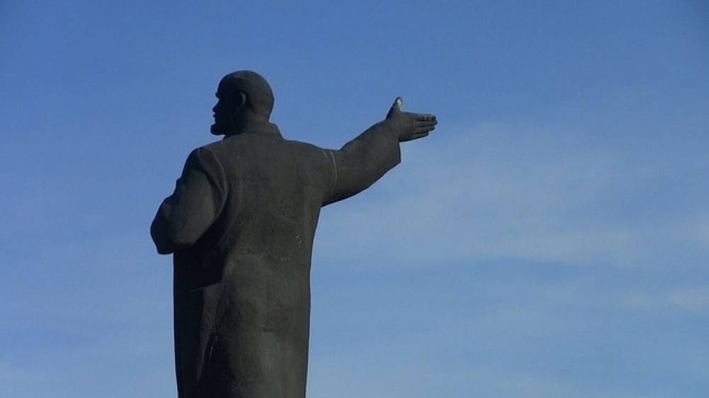 Жители Одесской области восстановили памятник Ленину во время карантина