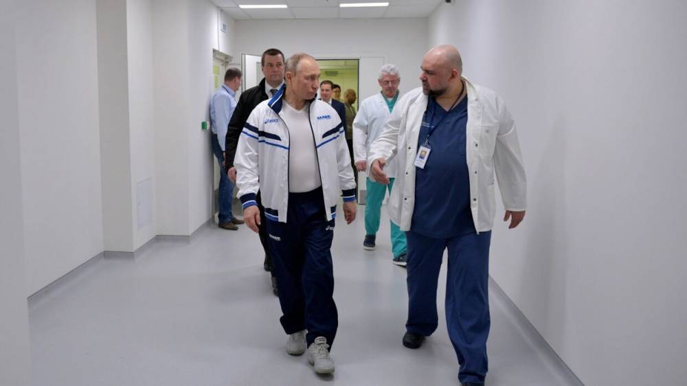 Песков рассказал подробности визита Путина в больницу в Коммунарке