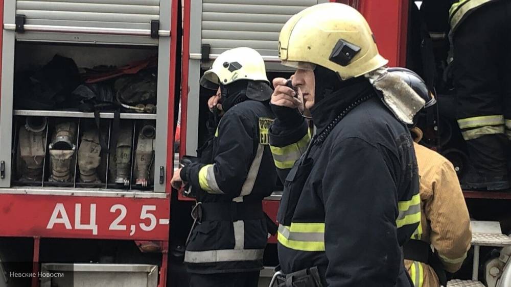 Пожарные ликвидировали открытое возгорание камыша в Астрахани