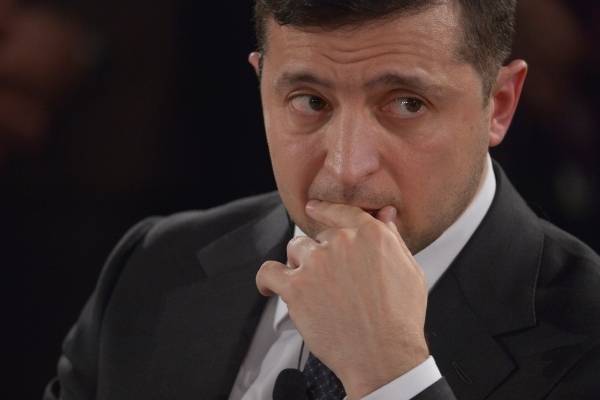 Владимир Зеленский заявил об угрозе дефолта на Украине