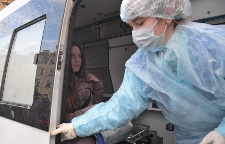 В Петербурге 811 человек попали под наблюдение из-за угрозы коронавируса
