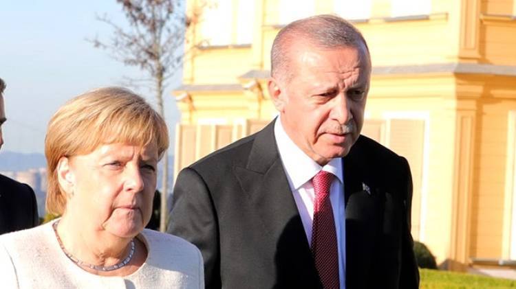 Эрдоган обсудил с Меркель Идлиб и распределение ответственности за беженцев