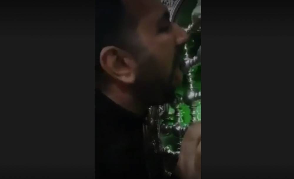 «Я ем вирус»: в Иране арестован «борец» с коронавирусом, который облизывал святыни