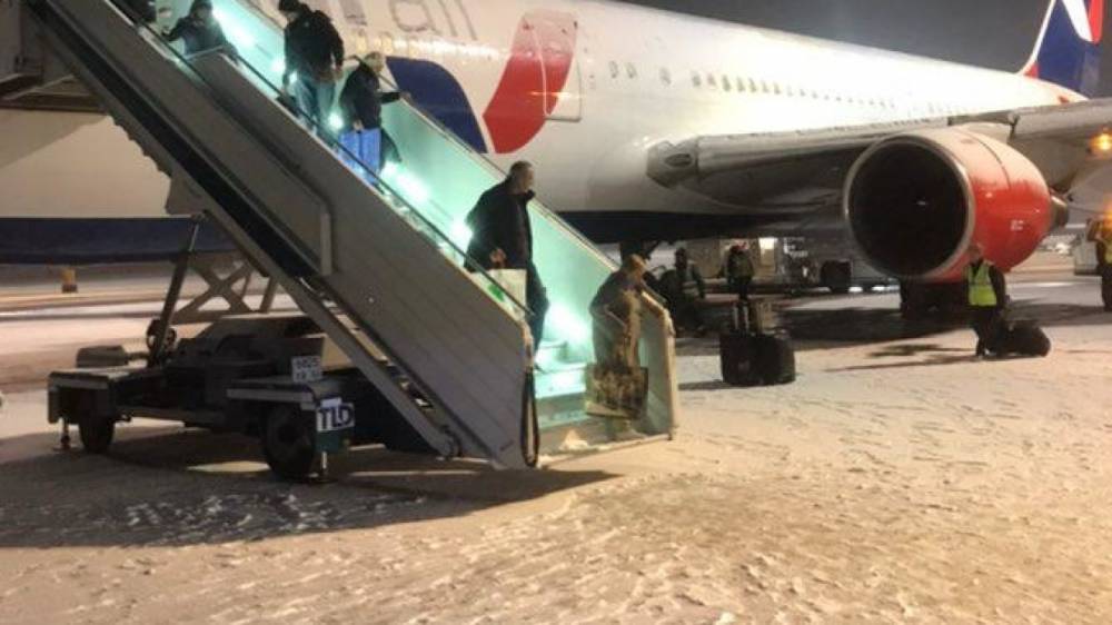 Самолет с 167 пассажирами экстренно сел на запасном аэродроме в Хабаровске