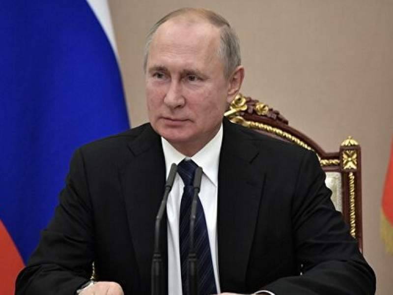 Путин внес поправку про Бога в Конституцию