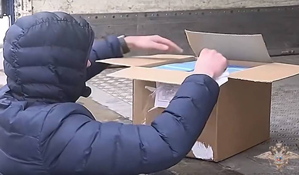 Вооруженные мужчины украли 20 тонн сливочного масла в Москве