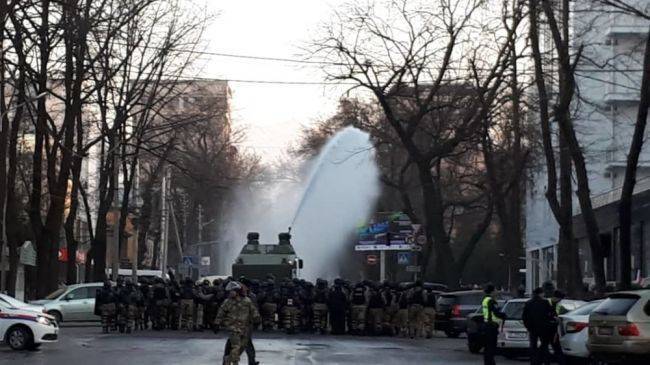 В Бишкеке были задержаны 166 участников митинга, приведшего к беспорядкам
