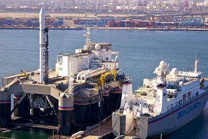 Судно с плавучим космодромом "Морской старт" следует в Россию