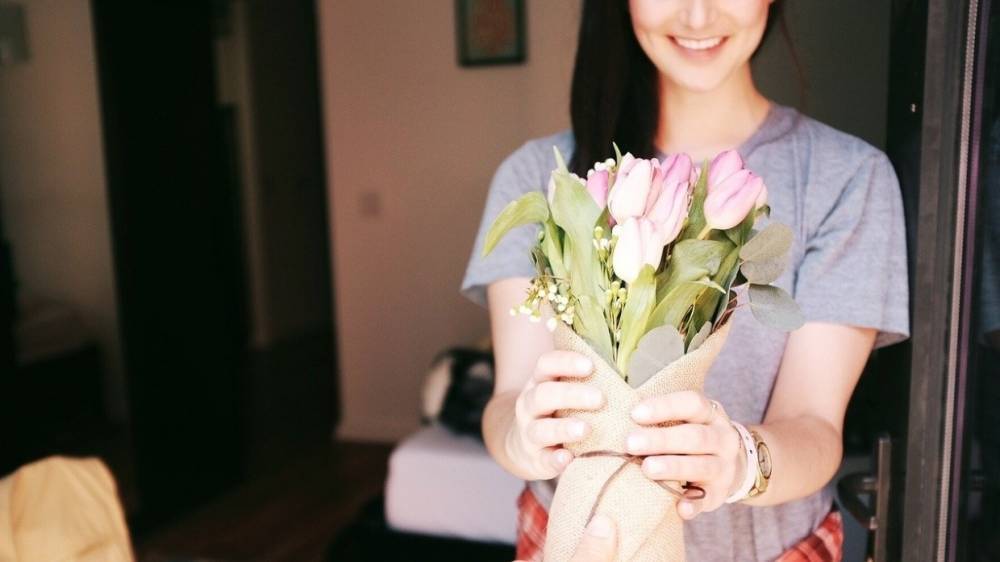 Россиянки рассказали о самых желанных подарках на 8 Марта
