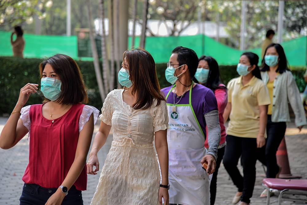 В Таиланде закрыли фабрику, которая продавала использованные медицинские маски под видом новых