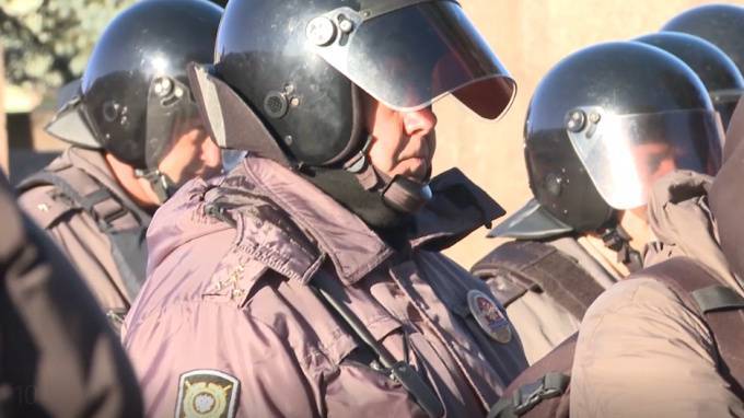 ОМОН и полиция нагрянули на Калининскую овощебазу