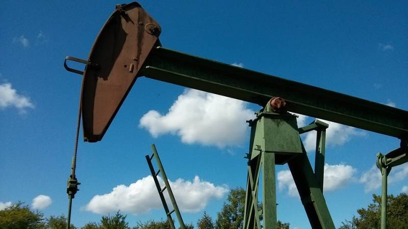 Разведка США ищет информаторов о нефтяных запасах экспортеров нефти