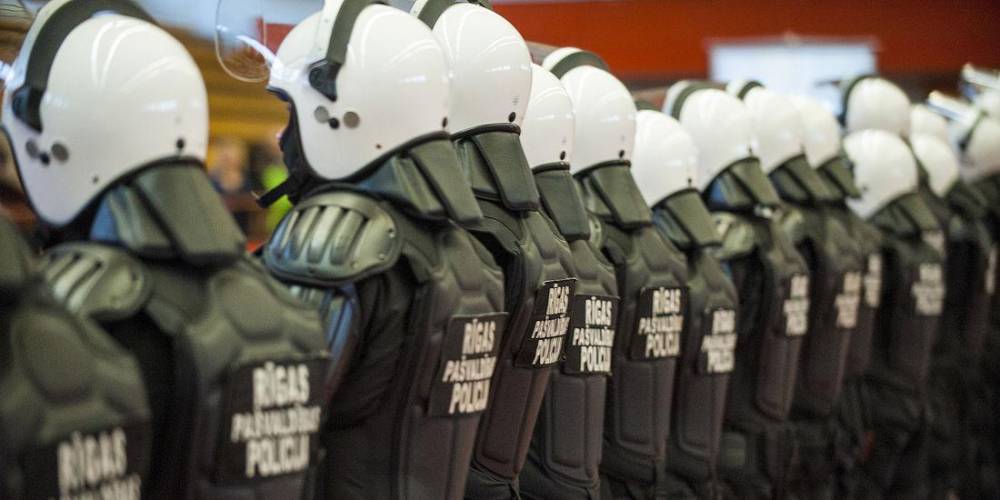 Полиция Риги жалуется на дефицит кадров, способных выражать мысли на бумаге
