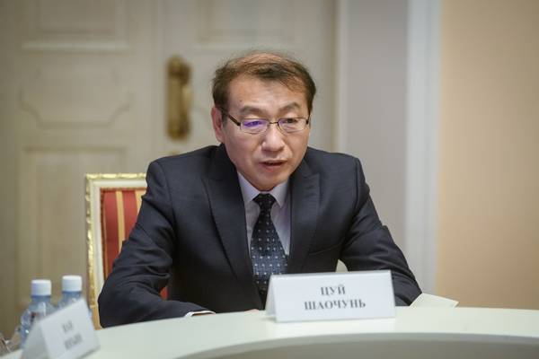 Новый генконсул Китая в Екатеринбурге обсудил с Куйвашевым борьбу с коронавирусом