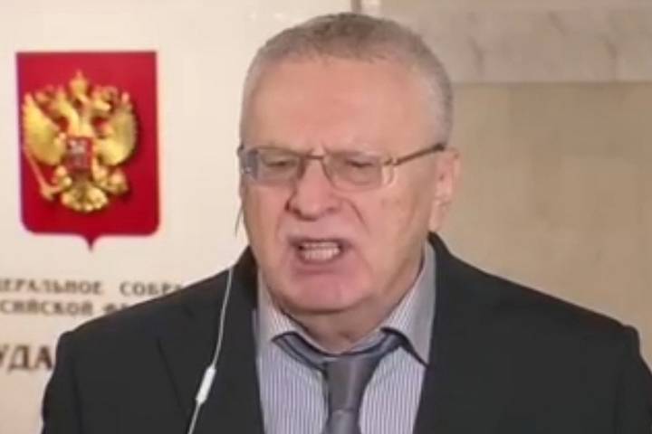 Жириновский предложил показательно расстрелять коронавирусных фейкометов