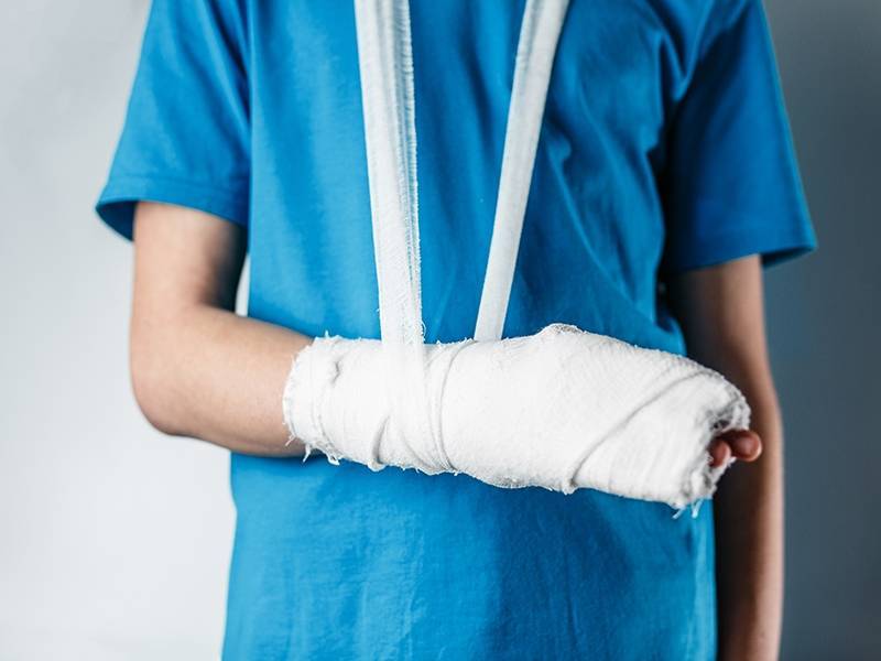 В Оренбурге мужчину арестовали за переломы пальцев мальчику-боксеру