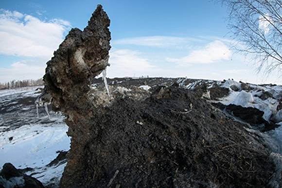 Грязные стоки со свалки снега в Челябинске угрожают местным жителям и озеру