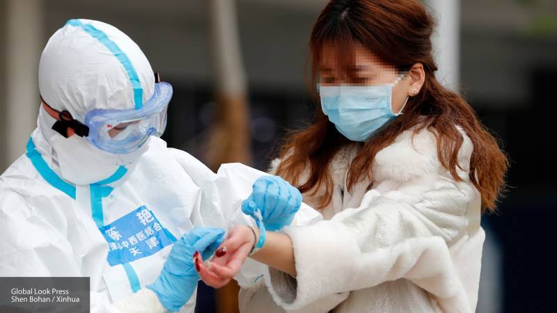 Как Япония переносит коронавирус: чихающих выгоняют из метро, а из магазинов пропал рис
