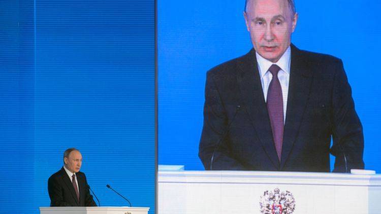Бог и Крым вписались в Конституцию: в чем суть поправок Путина