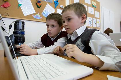 Российские школы получили около 13 тысяч ноутбуков в рамках нацпроекта