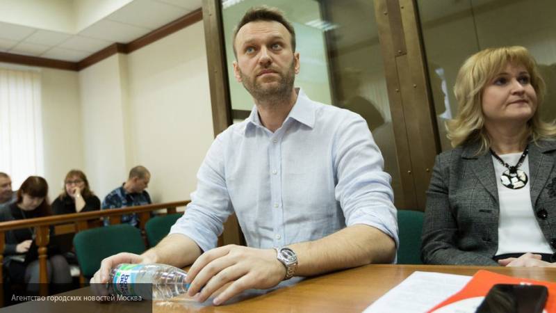 ФБК остался без денег, заблокированных на счетах Навального и Жданова