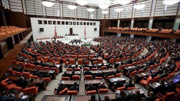 Парламент Турции в закрытом режиме обсуждает ситуацию в Идлибе