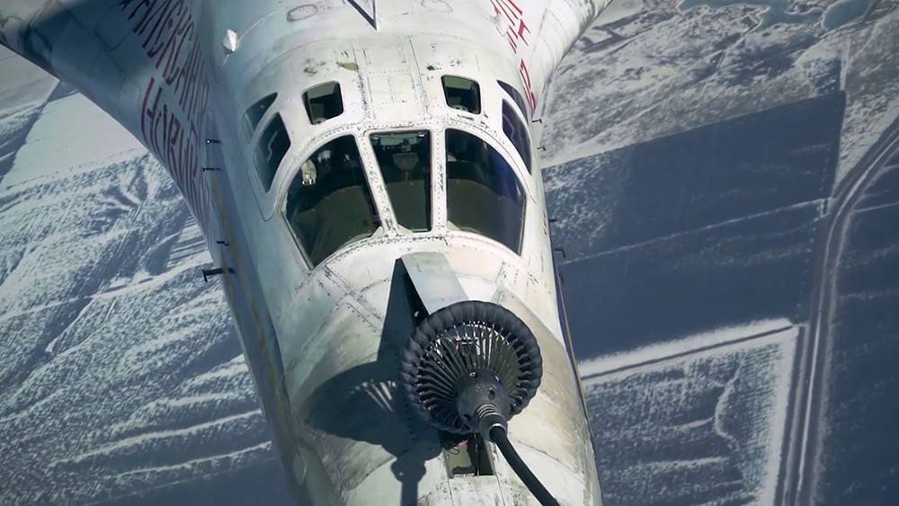 Опубликовано видео дозаправки Ту-160 на скорости 600 км/ч