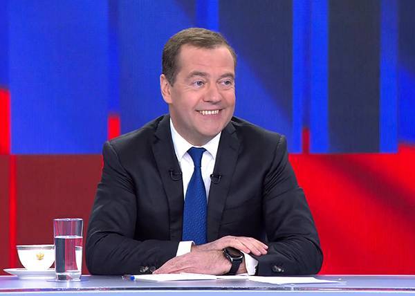 Медведев призвал прислушаться к Путину и проявить самодисциплину