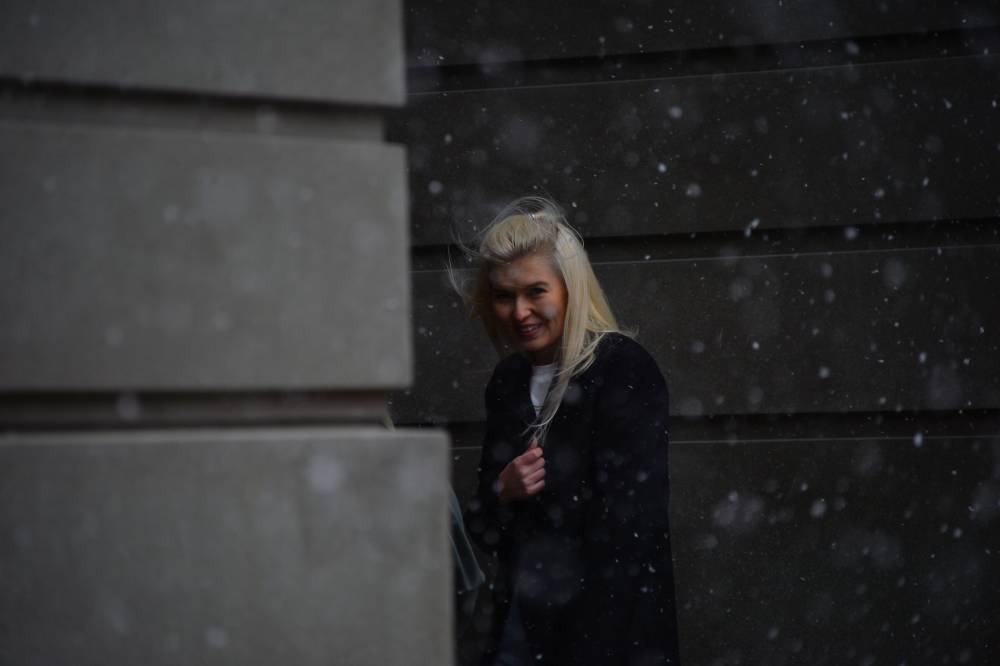 МЧС предупредило москвичей о сильном ветре и снеге