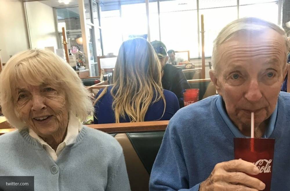 Прожившие вместе 65 лет супруги умерли в США после заражения COVID-19