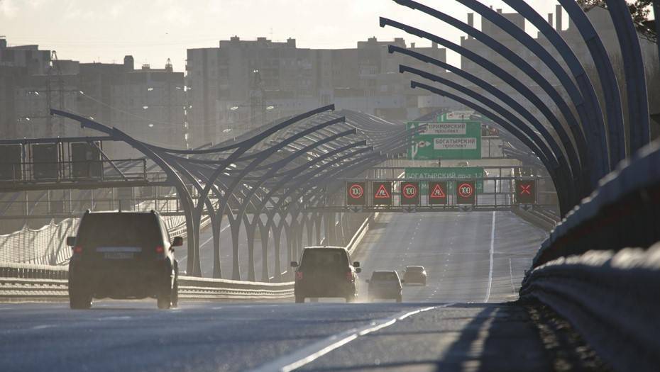 Петербургские дороги опустели в начале нерабочей недели
