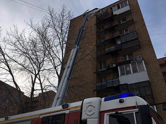 В Екатеринбурге три человека, включая ребенка, пострадали при пожаре в квартире