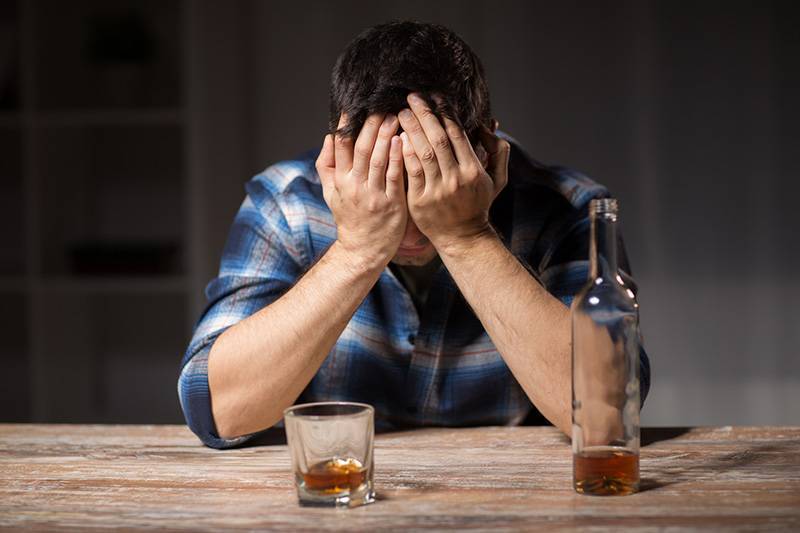 Минздрав предупредил о смертельной опасности алкоголя во время пандемии