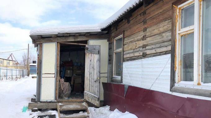 В Якутске мужчина убил двух взрослых и двух детей