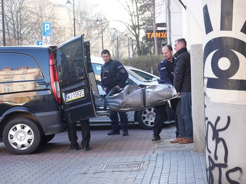 Житель закрытой на карантин Польши: "Вчера с моей улицы увезли мешок с трупом"