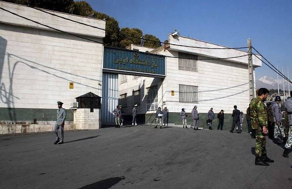 Заключённые Ирана бунтуют: коронавирус пришёл в тюрьмы страны