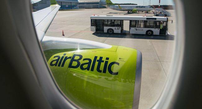Латвийская компания airBaltic просит сотрудников посидеть год без зарплаты
