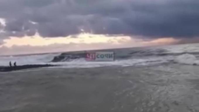 На пляж в Сочи вынесло тело одного из смытых штормом в феврале школьников