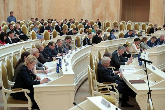 Депутаты Петербурга собираются в мае организовать церемонию награждения почетных граждан