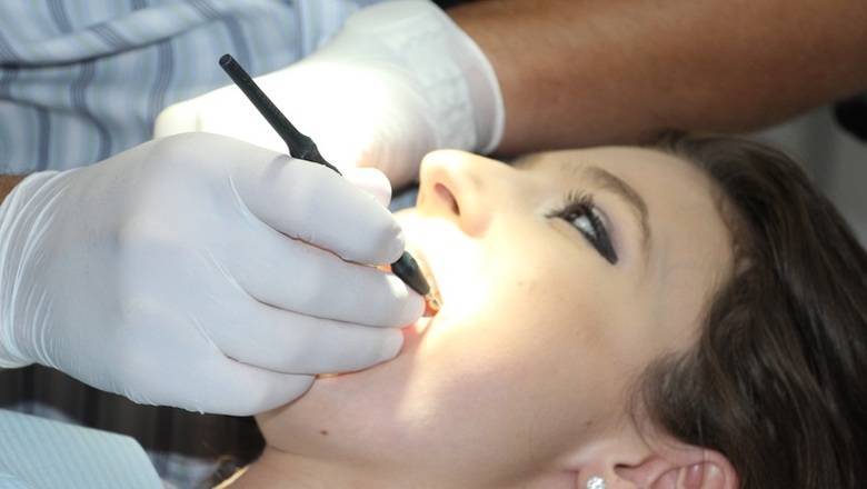 Медики рассказали о лечении зубов во время карантина