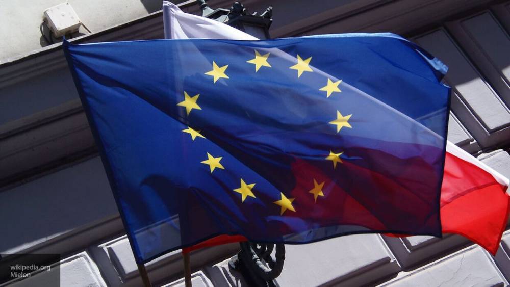 Простаков уверен, что ЕС пытается "сместить акценты", затевая инфовойну с Россией