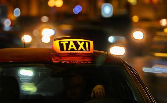 Москвичам запретили ездить на такси к родственникам даже «для оказания помощи»