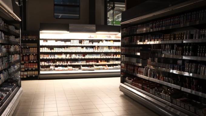 Путин призвал изменить порядок обслуживания в магазинах и аптеках