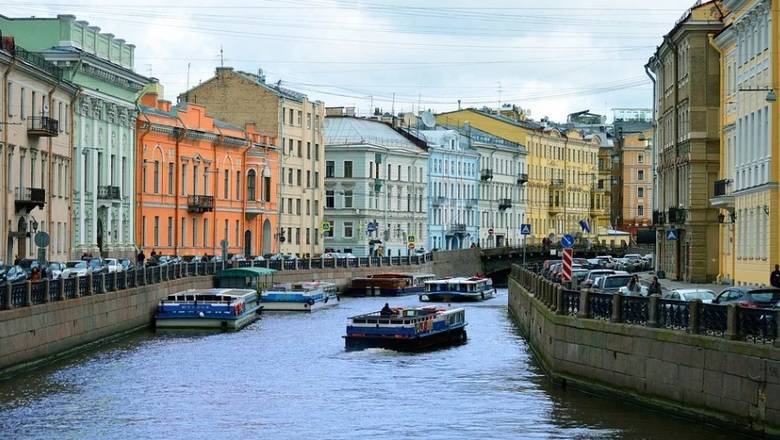 Власти Санкт-Петербурга объявили о режиме обязательной самоизоляции для всех
