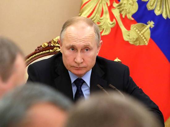 Путин и Трамп обсудили цены на нефть и коронавирус